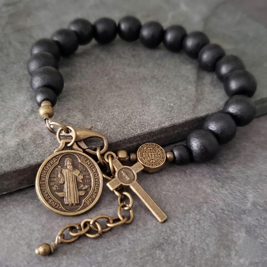 Pulsera San Benito: Protección Contra Todo Mal